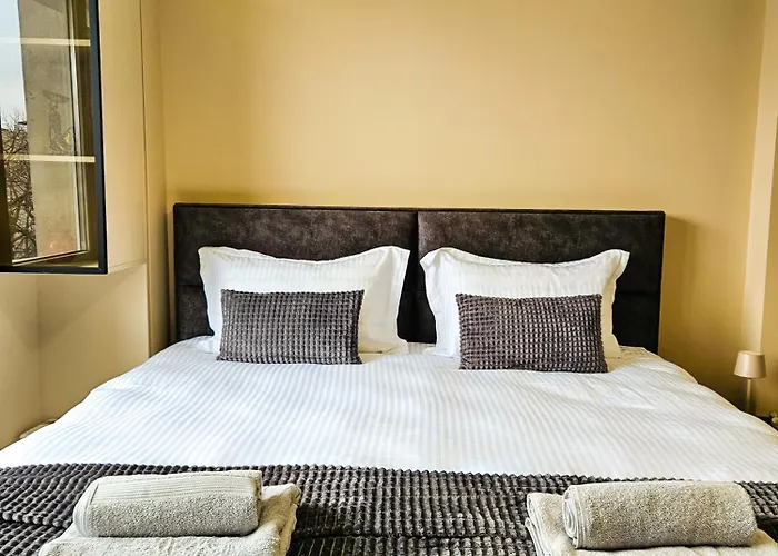 Quiet 2bd Near Sea Garden & By Apartmax Apartment *