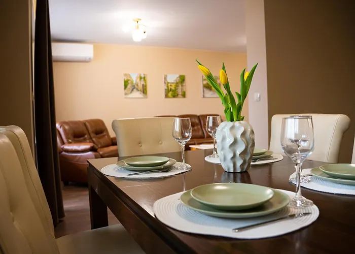 Apartment Quiet 2bd Near Sea Garden & By Apartmax