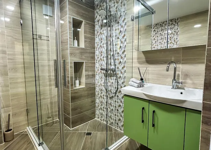 Quiet 2bd Near Sea Garden & By Apartmax