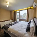 Quiet 2bd Near Sea Garden & By Apartmax Apartment Varna
