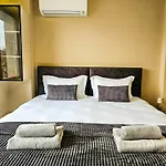 Quiet 2bd Near Sea Garden & By Apartmax Apartment *