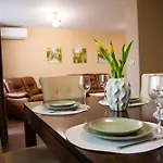 Apartment Quiet 2bd Near Sea Garden & By Apartmax