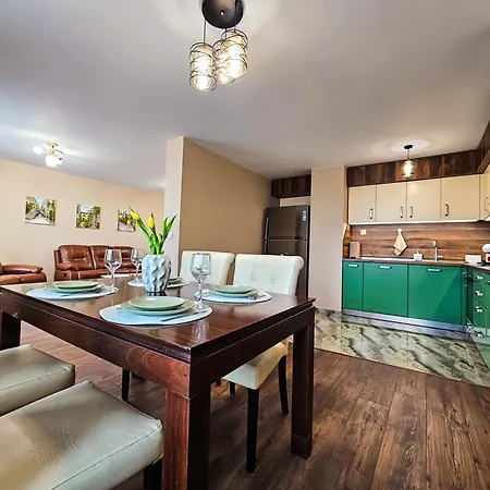 Daire Quiet 2bd Near Sea Garden & By Apartmax *