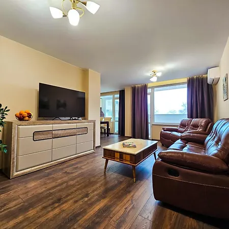Quiet 2bd Near Sea Garden & By Apartmax Daire *