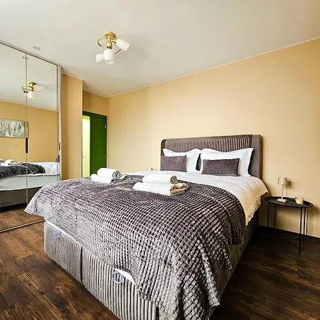 Daire Quiet 2bd Near Sea Garden & By Apartmax Varna
