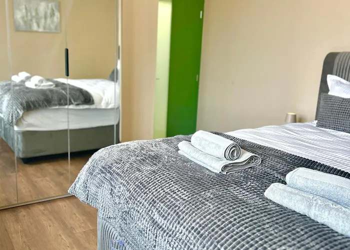 Quiet 2bd Near Sea Garden & By Apartmax