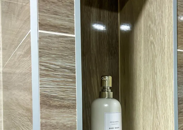 Quiet 2bd Near Sea Garden & By Apartmax Daire